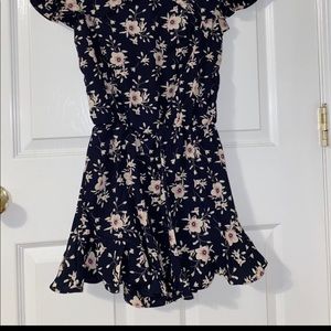 Dark navy floral romper 🌼🌸🌚
